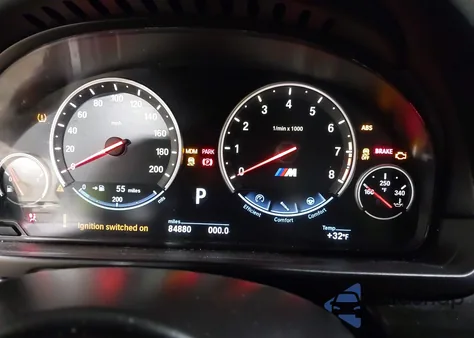 2013 BMW M5 z USA, uszkodzony, nr VIN WBSFV9C51DD095988